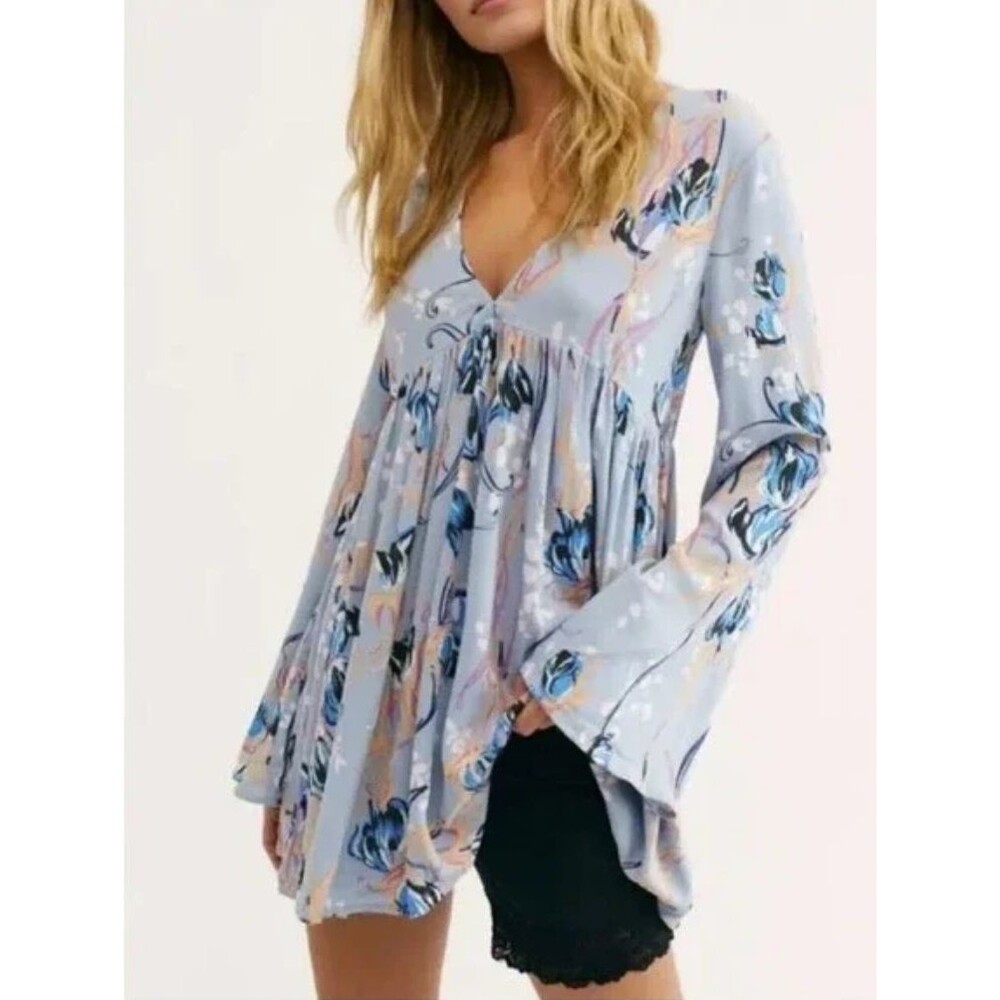 Free People Bella Tunic Top Shirt Womens sz XS Floral Blue EUC V-Neck